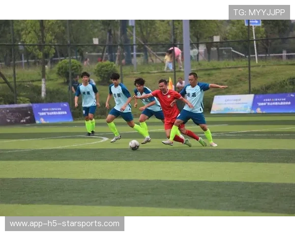 球队技术与战术结合紧密，场上表现卓越，足球技术与战术的关系