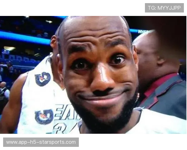 赛场爆笑场景：运动员的搞怪表现